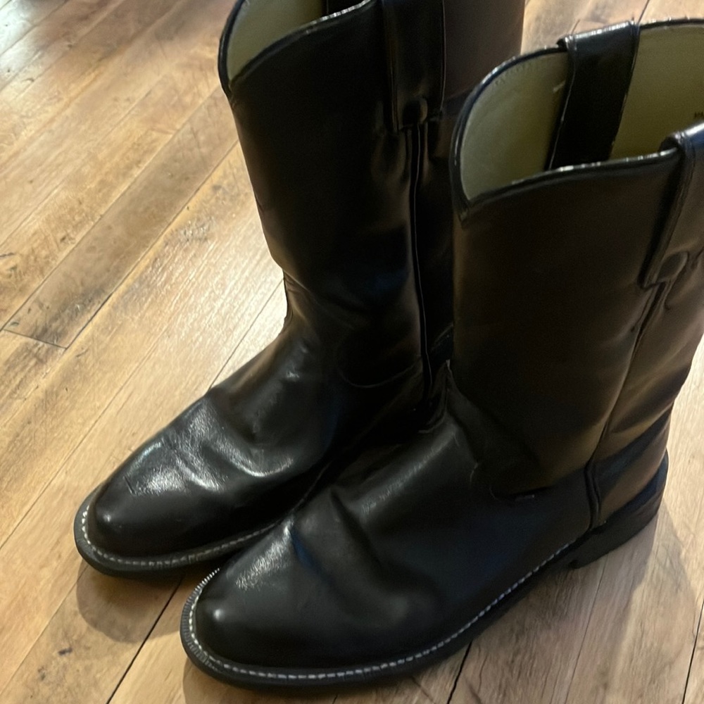 Justin’s black leather western boots! Like new